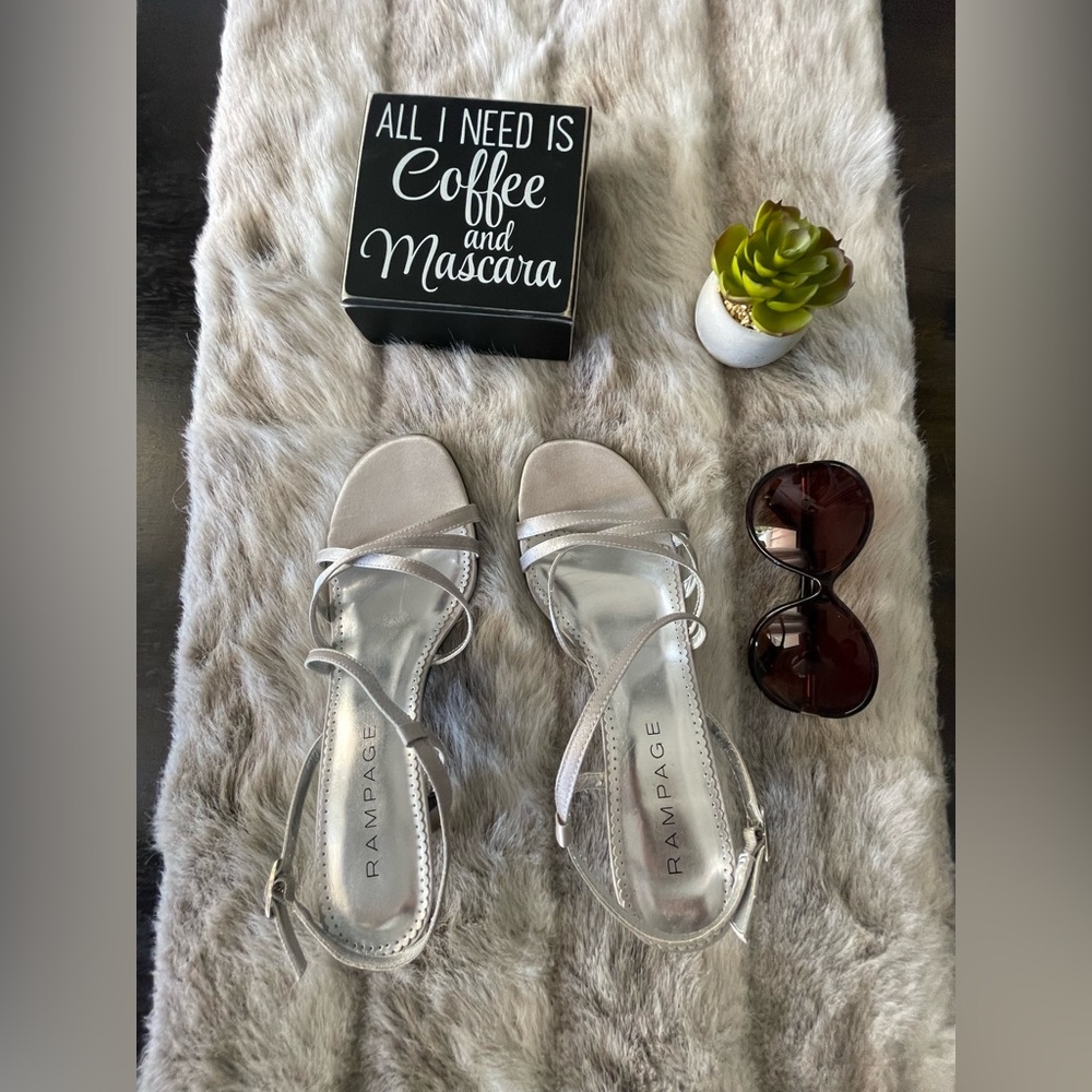 ⭐️SOLD!!⭐️Rampage low elegant heels